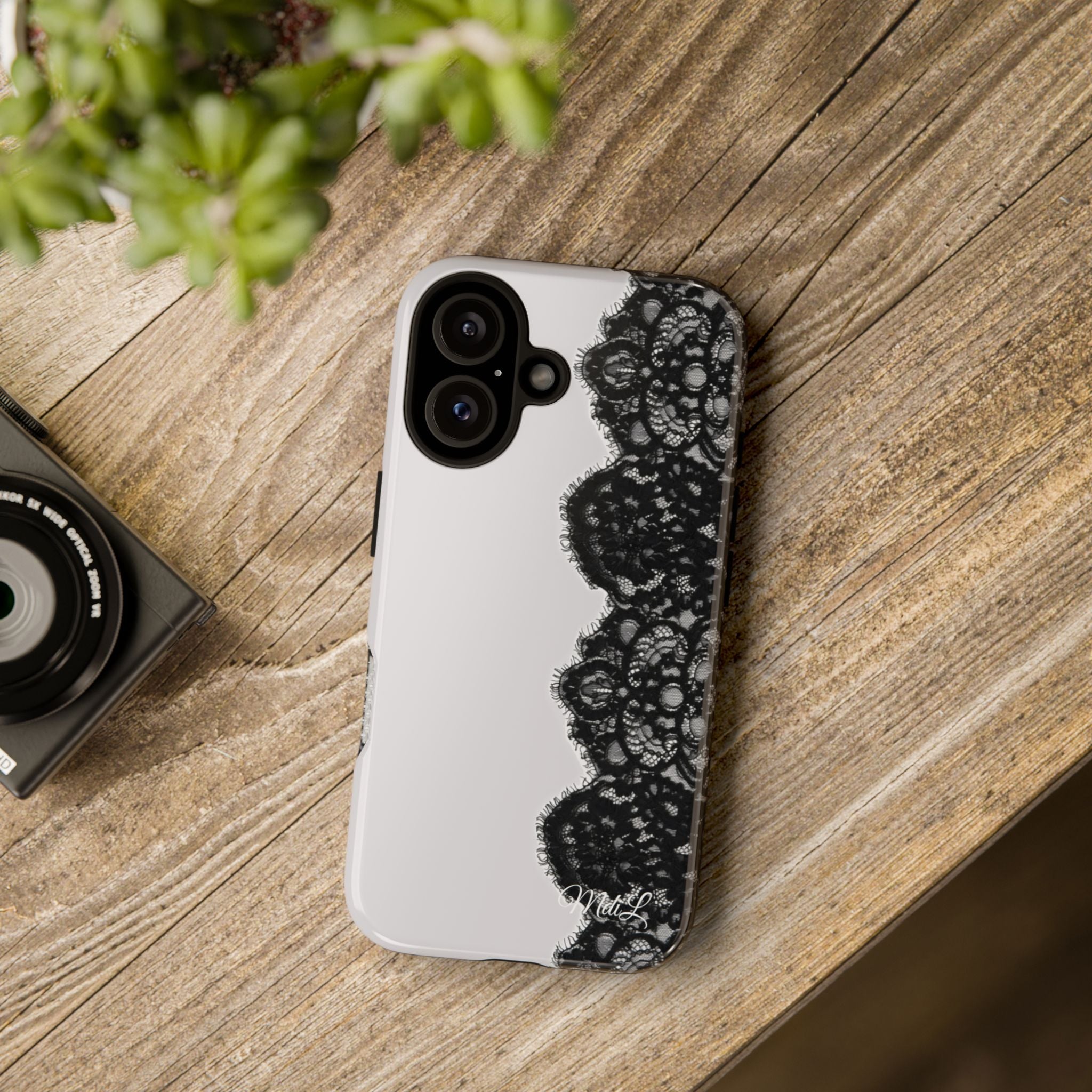 Lace | Black and White - Mare di Luna