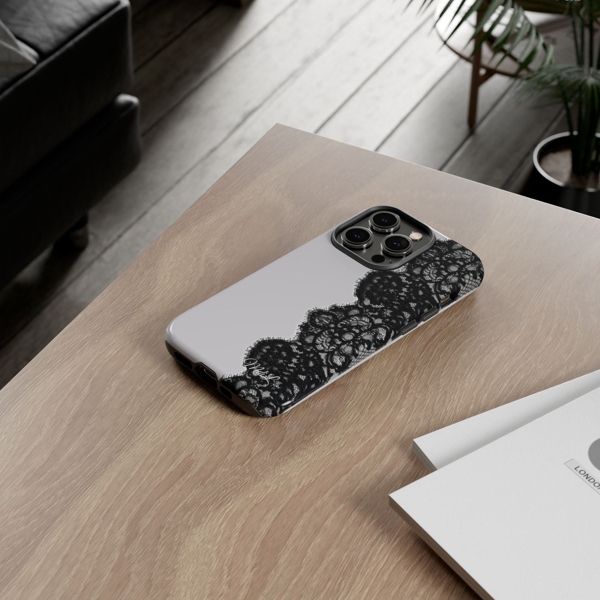 Lace | Black and White - Mare di Luna